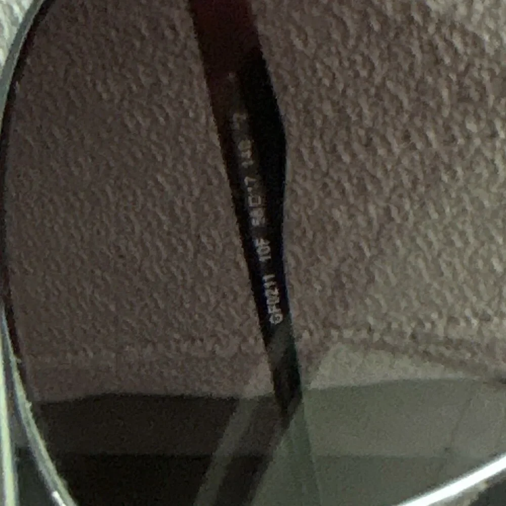 Guess lens has